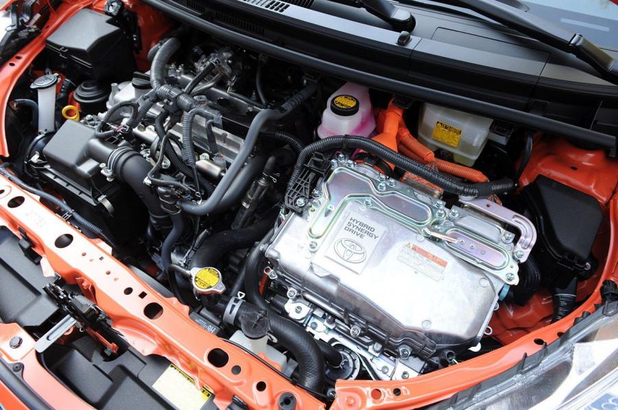  Toyota Prius C 2012 года  (фото 62 из 87)
